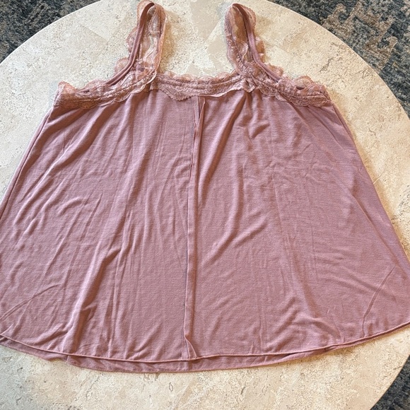 POL Large mauve/light Pink Lace Trim Sleeveless flowy Top - Picture 5 of 7
